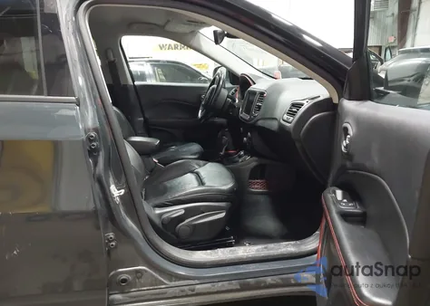 2018 Jeep Compass Trailhawk 4X4 z USA, uszkodzony, nr VIN 3C4NJDDB5JT262722